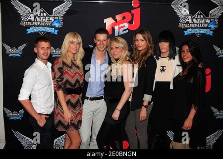 Loana Petrucciani (Loft Story 1), Matthieu Delormeau, Thomas, Jeny Priez, Benoit, Ayem Nour und Caroline Receveur bei der Teilnahme an der Fotokonferenz für die Pressekonferenz der NRJ 12 Reality TV Show 'Les Anges de la Telerealite 4 - Club Hawai', die am 30. März im Büro der NRJ Group stattfand, 2012 in Paris, Frankreich. Foto von ABACAPRESS.COM Stockfoto