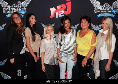 Aurelie (Secret Story 5), Nabilla (L'Amour est aveugle), Myriam Abel (Nouvelle Star 3, Les Anges 3), Julia (L'Ile des Verites), Catherine (Koh Lanta 2011), Amelie (Secret Story 4, Les Anges 1) Teilnahme an der Fotokonferenz für die Pressekonferenz der NRJ 12 Reality TV Show 'Les Anges de la telealite 4 - Club Hawai', die am 30. März 2012 im Büro der NRJ Group in Paris, Frankreich, stattfand. Foto von ABACAPRESS.COM Stockfoto