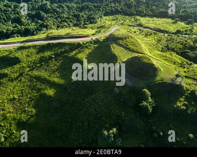 KED Ra Ngchemiangel, Kamyangel Terrassen, einfach 'KED' oder 'Terrasse', Alter von Menschenhand geschaffener terrassenförmiger Hügel, Insel Babeldaob, Palau, Mikronesien, Ozeanien Stockfoto