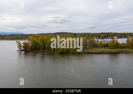 Middle Ground Wohnungen zwischen der Stadt Hudson und der Stadt Athen im Bundesstaat New York. Stockfoto