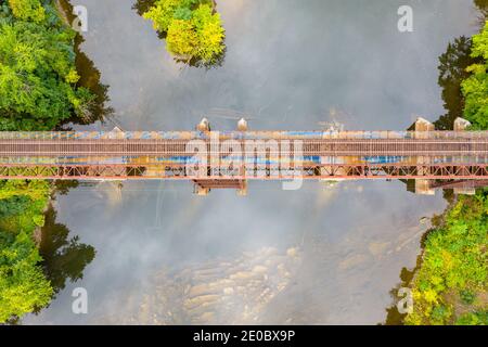 Luftaufnahme der CSX - Catskill Creek Bridge in Catskill, New York. Stockfoto