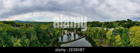 Luftaufnahme der CSX - Catskill Creek Bridge in Catskill, New York. Stockfoto