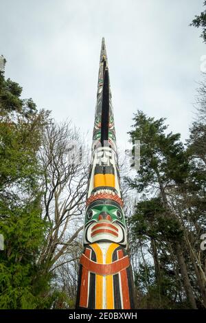 Der Beacon Hill Park Story Pole (Beacon Hill Park Totem Pole), einst der höchste freistehende Totem Pole der Welt in Victoria, British Columbia, Kanada. Stockfoto