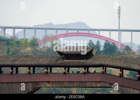 Der Abschnitt von Wencheng nach Taishun der Lining Expressway öffnet sich für den Verkehr in der Provinz Zhejiang, China, 22. Dezember 2020. 'County-to-County Expressway' hat Stockfoto