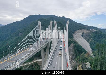 Der Abschnitt von Wencheng nach Taishun der Lining Expressway öffnet sich für den Verkehr in der Provinz Zhejiang, China, 22. Dezember 2020. 'County-to-County Expressway' hat Stockfoto