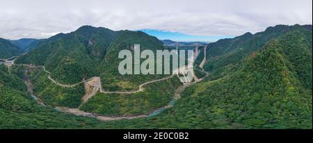 Der Abschnitt von Wencheng nach Taishun der Lining Expressway öffnet sich für den Verkehr in der Provinz Zhejiang, China, 22. Dezember 2020. 'County-to-County Expressway' hat Stockfoto