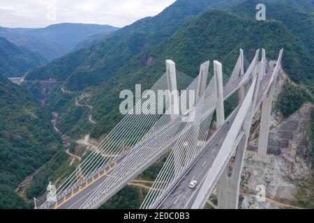 Der Abschnitt von Wencheng nach Taishun der Lining Expressway öffnet sich für den Verkehr in der Provinz Zhejiang, China, 22. Dezember 2020. 'County-to-County Expressway' hat Stockfoto