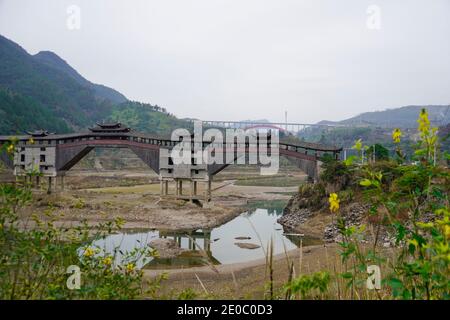 Der Abschnitt von Wencheng nach Taishun der Lining Expressway öffnet sich für den Verkehr in der Provinz Zhejiang, China, 22. Dezember 2020. 'County-to-County Expressway' hat Stockfoto