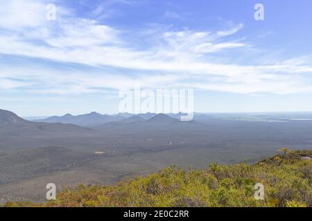 Blick in den Valley of the Sirtling Range Nationalpark in der Nähe von Albany in Western Australia vom Mt. Trio Stockfoto