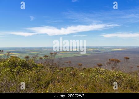 Blick in den Valley of the Sirtling Range Nationalpark in der Nähe von Albany in Western Australia vom Mt. Trio Stockfoto