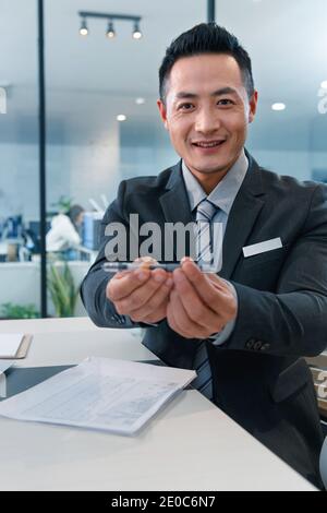 Junge Männer das Personal des Dienstes Stockfoto