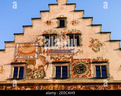 Lindau, Deutschland - 22. April 2018: Panorama der Kleinstadt im Morgenlicht Stockfoto