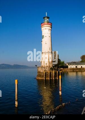 Lindau, Deutschland - 22. April 2018: Panorama der Kleinstadt im Morgenlicht Stockfoto