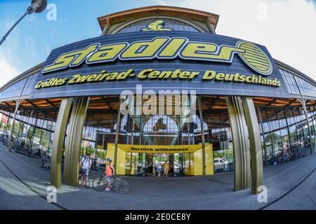 Zweirad Stadler, Rinder-Auktionshalle, Alter Schlachthof, Prenzlauer Berg, Berlin, Deutschland Stockfoto