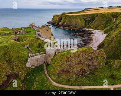 Luftaufnahme von Dunnottar Castle, Stonehaven, Aberdeenshire, Schottland, Vereinigtes Königreich, Europa Stockfoto