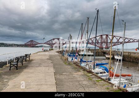 Die Forth Bridge, Freischwinger-Brücke, UNESCO-Weltkulturerbe, Firth of Forth, Schottland, Vereinigtes Königreich, Europa Stockfoto