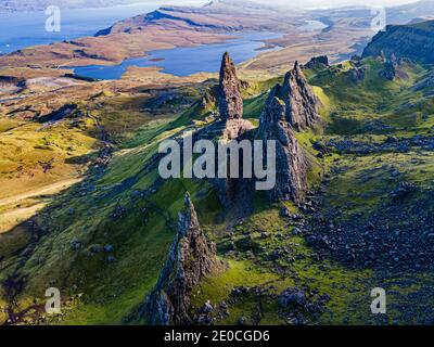 Luftaufnahme der Storr-Spitze, Isle of Skye, Innere Hebriden, Schottland, Vereinigtes Königreich, Europa Stockfoto