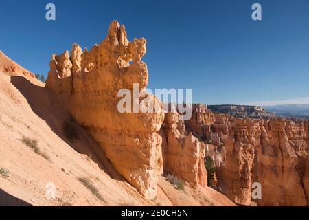 Farbenfrohe Felsformationen im Queen's Garden neben dem Navajo Loop Trail, Bryce Canyon National Park, Utah, USA Stockfoto