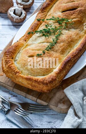 Veganer Pilz Wellington mit Aprikose, Muts und Linsen Füllung Stockfoto