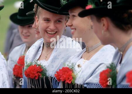 Deutschland /Bayern /München/Oktoberfest/ Bayrisches Bierfestival Peopel in traditioneller Kleidung Stockfoto