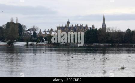 Lurgan Park, County Armagh, Nordirland, 31. Dezember 2020. UK Wetter - der letzte Tag des Jahres und der erste Schneefall des Winters im Lurgan Park. Kredit: David Hunter/Alamy Live Nachrichten. Stockfoto