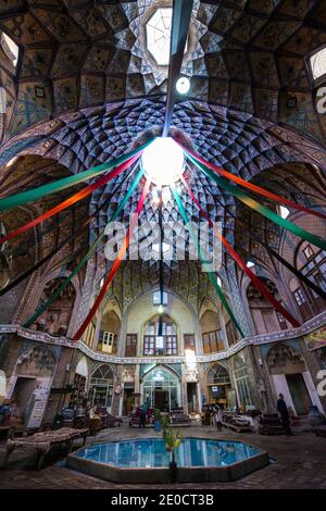 Grand Licht auch in der ehemaligen Aminoddole Carvansarai (Timche-ye Amin Od-Dowleh), Mittelteil auf dem alten Basar von Kashan Stadt im Iran Stockfoto