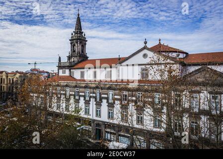 19. Jahrhunderts neoklassischen Stil Dreifaltigkeitskirche (Igreja da Trindade) und Krankenhaus der Trinitarian Auftrag in Porto Stadt auf der iberischen Halbinsel in Portugal Stockfoto