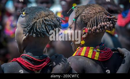 Dassanetch Mädchen, Tanz, Omo Tal, Äthiopien Stockfoto