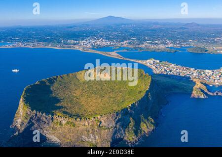 Sonnenaufgang Ansicht von Seongsan Ilchulbong bekannt als Sonnenaufgang Spitze auf Jeju Insel, Republik Korea Stockfoto