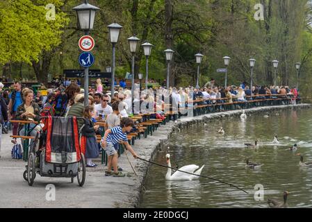Seehaus Biergarten am Kleinhesseloher sehen, Englischer Garten, München, Bayern, Deutschland Stockfoto