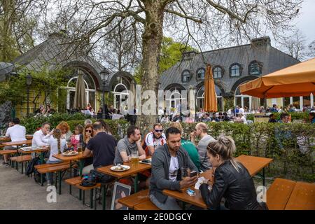 Seehaus Biergarten am Kleinhesseloher sehen, Englischer Garten, München, Bayern, Deutschland Stockfoto