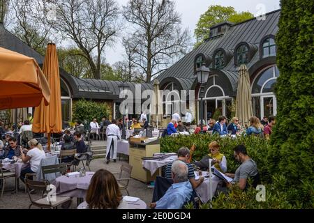 Seehaus Biergarten am Kleinhesseloher sehen, Englischer Garten, München, Bayern, Deutschland Stockfoto