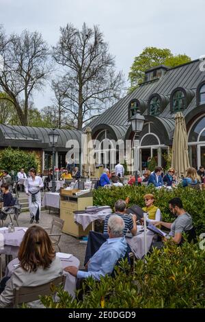 Seehaus Biergarten am Kleinhesseloher sehen, Englischer Garten, München, Bayern, Deutschland Stockfoto
