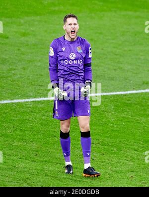 Bilbao, Spanien. Dezember 31, 2020. Alejandro Remiro von Real Sociedad CF reagiert während des La Liga-Spiels zwischen Athletic Club Bilbao und Real Sociedad CF im Stadion San Mames. Kredit: Ion Alcoba/Capturasport/Alamy Live Nachrichten Stockfoto