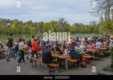 Seehaus Biergarten am Kleinhesseloher sehen, Englischer Garten, München, Bayern, Deutschland Stockfoto