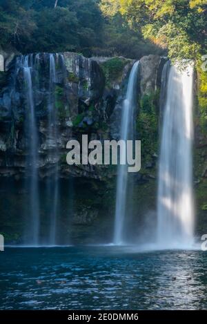 Cheonjiyeon Wasserfall bei Seogwipo, Republik Korea Stockfoto