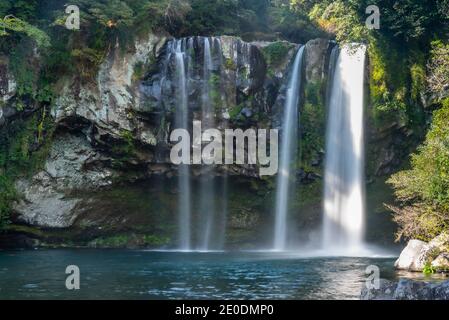 Cheonjiyeon Wasserfall bei Seogwipo, Republik Korea Stockfoto