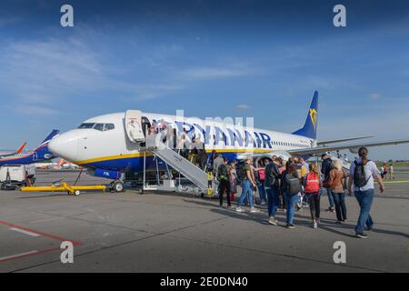 Flugzeug Ryanair, Flughafen, Schönefeld, Brandenburg, Deutschland Stockfoto
