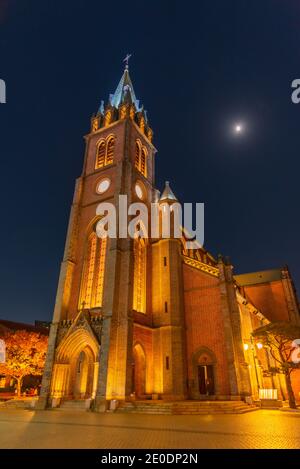 Nachtansicht der Myeongdong Kathedrale in Seoul, Republik Korea Stockfoto