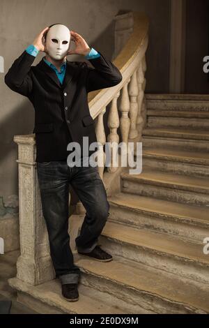 Geschäftsmann trägt Maske in Venedig, Italien Stockfoto