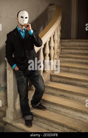 Geschäftsmann trägt Maske in Venedig, Italien Stockfoto