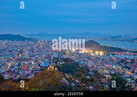 Nachtansicht des Mokpovisa Pavillons in Mokpo, Republik Korea Stockfoto
