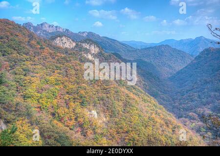 Gipfel des Naejangsan Nationalparks in der Republik Korea Stockfoto