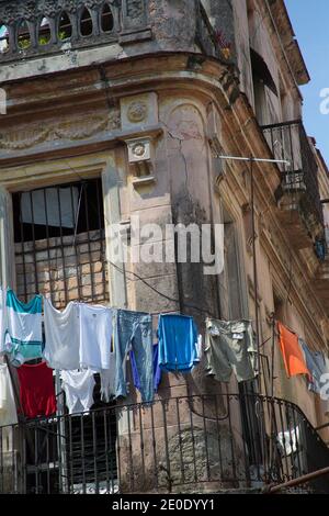 Trocknen auf dem Balkon, Havanna Vieja, Alt-Havanna, Kuba Stockfoto