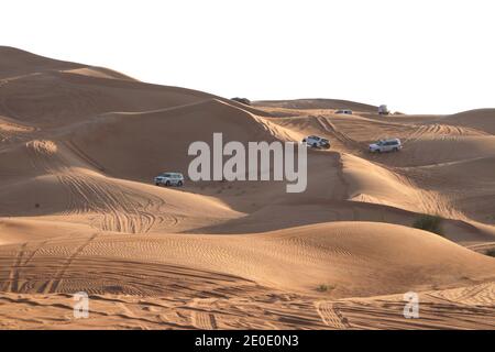 Wüstensafari Offroad Fahrt auf Dünen Abenteuer Reise Stockfoto