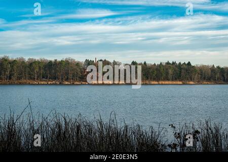 Blick über den Grabowsee bei Friedrichsthal im sonnigen Winter Tag Stockfoto