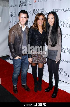 Kevin Jonas, Dani Jonas und Vera Wang nehmen am 02. April 2012 an der Gala zum Skating mit den Stars 2012 in der Wollman Rink im Central Park in New York City, New York City, NY, USA Teil. Foto von Donna ward/ABACAPRESS.COM Stockfoto