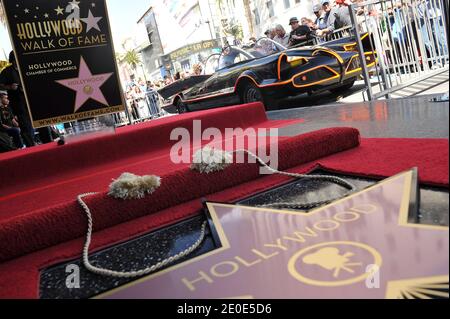 Adam West von der TV-Show "Batman" wird am 5. April 2012 mit einem Star auf dem Hollywood Walk of Fame vor dem Guinness World of Records Museum in Los Angeles, CA, USA geehrt. Foto von Lionel Hahn/ABACAPRESS.COM Stockfoto