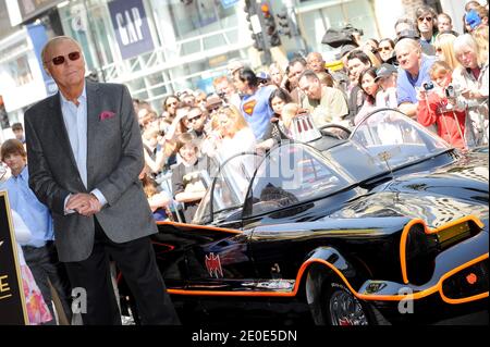 Adam West von der TV-Show "Batman" wird am 5. April 2012 mit einem Star auf dem Hollywood Walk of Fame vor dem Guinness World of Records Museum in Los Angeles, CA, USA geehrt. Foto von Lionel Hahn/ABACAPRESS.COM Stockfoto