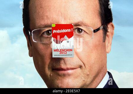 Plakate des Kandidaten der Sozialistischen Partei Frankreichs (PS) für die französische Präsidentschaftswahl 2012 Francois Hollande in Vaulx-en-Velin, Vorort von Lyon, Frankreich am 6. April 2012. Fotos von Vincent Dargent/ABACAPRESS.COM Stockfoto